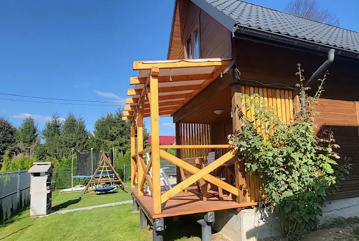 Domki nad solina z placem zabaw